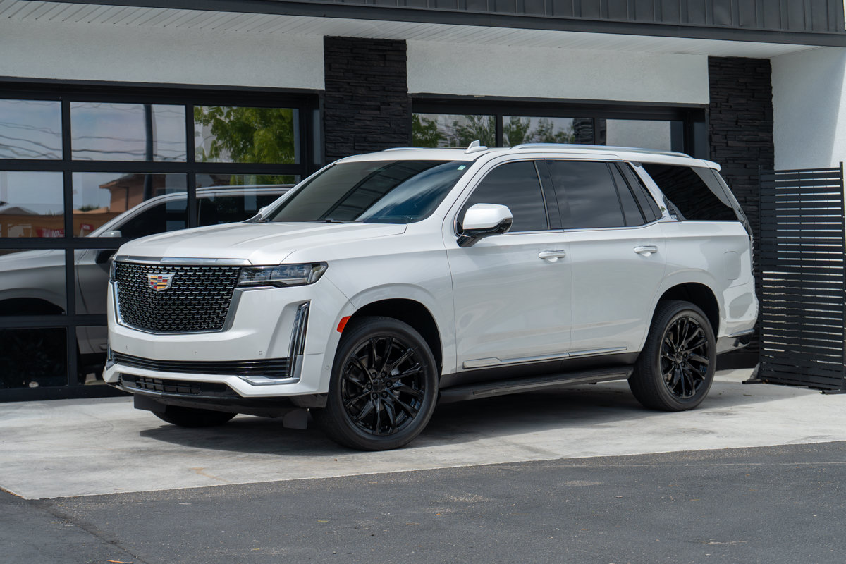 Used 2021 Cadillac Escalade Premium Luxury w/ LPO, Radiant Package AWD/4WD image 3