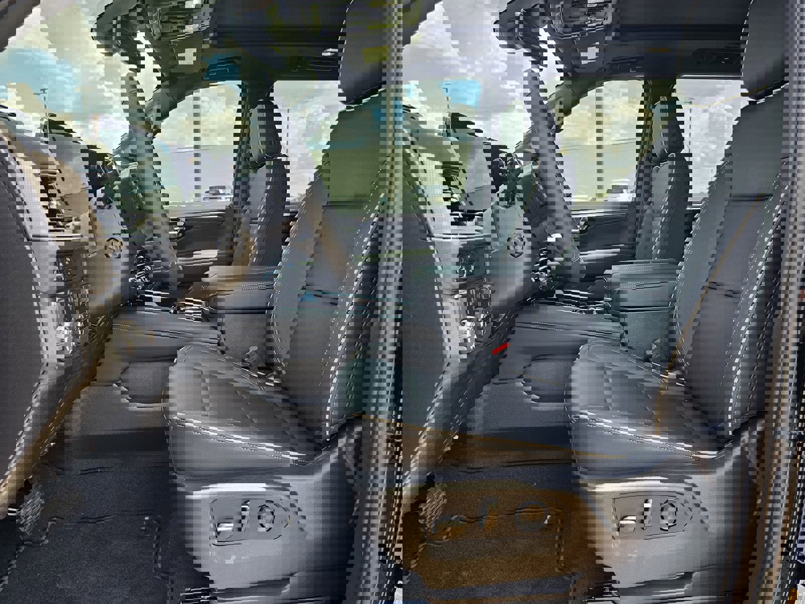 New 2025 Chevrolet Suburban Premier w/ Sun And Tow Package image 14