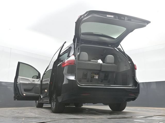 Used 2020 Toyota Sienna XLE FWD image 55
