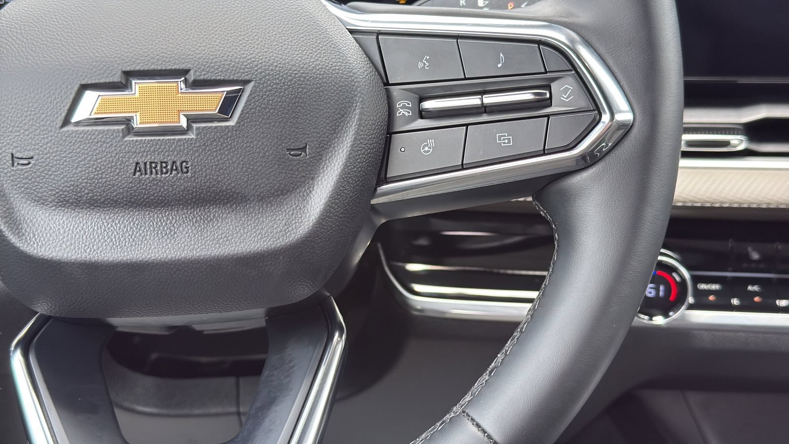 Used 2025 Chevrolet Equinox LT w/ Convenience Package II FWD image 13