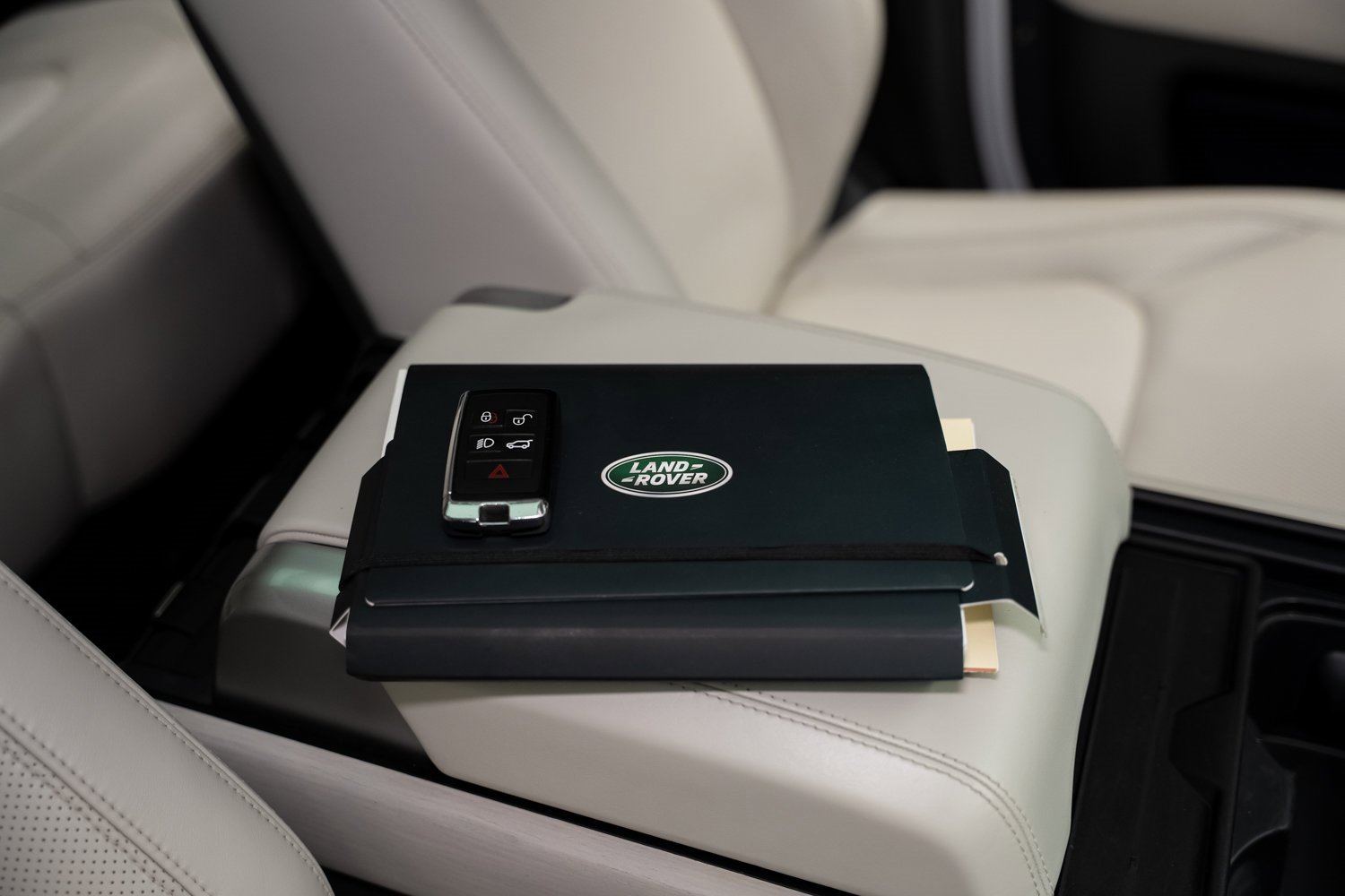 Used 2023 Land Rover Defender 130 First Edition image 82