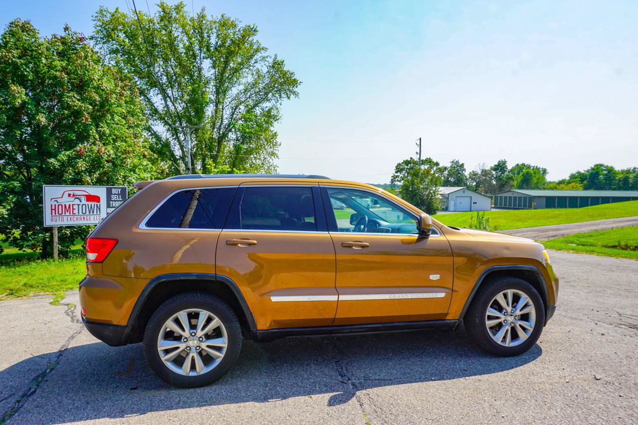 Used 2011 Jeep Grand Cherokee 70th Anniversary AWD/4WD image 3