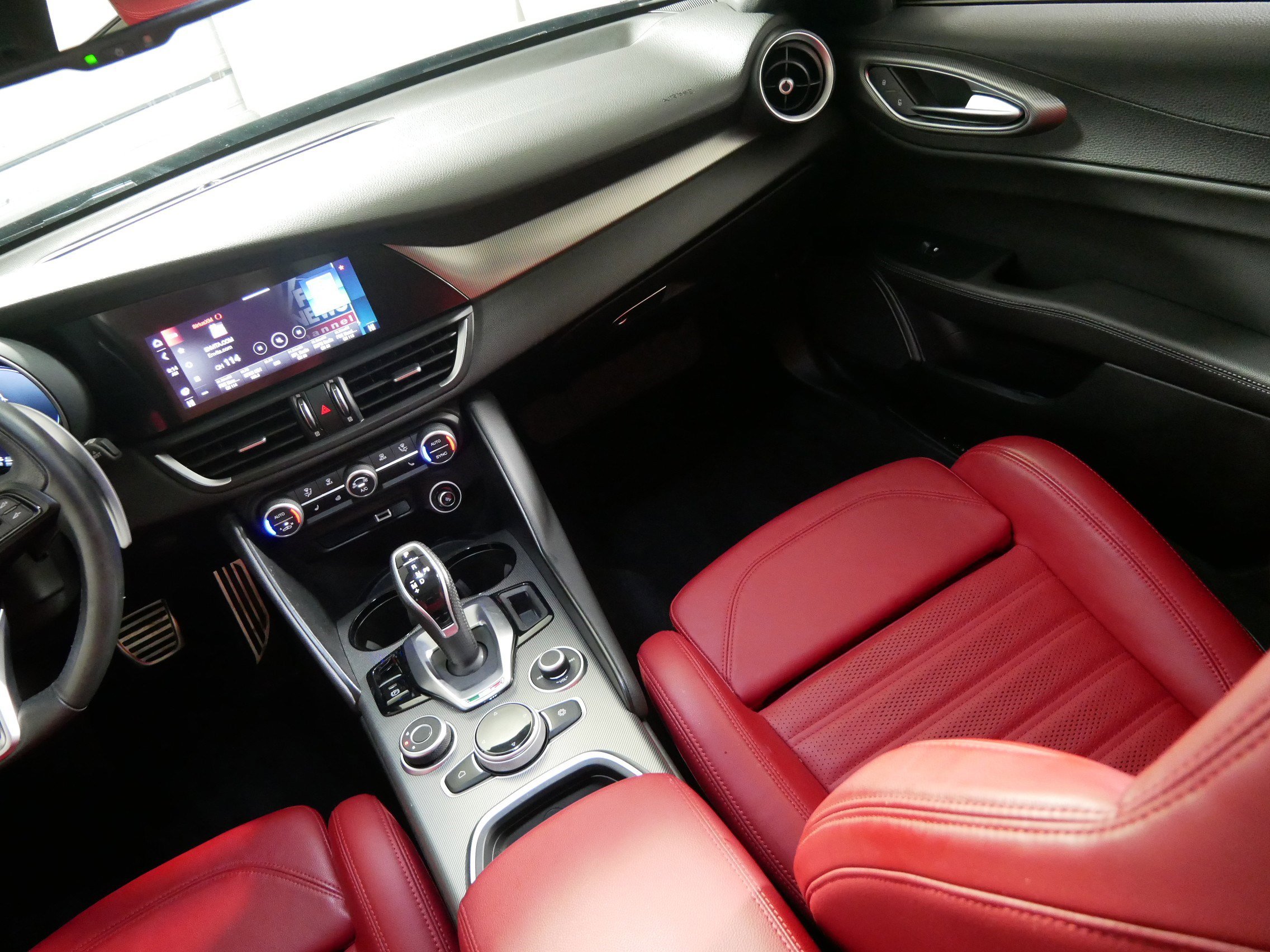 Used 2024 Alfa Romeo Giulia Veloce image 11