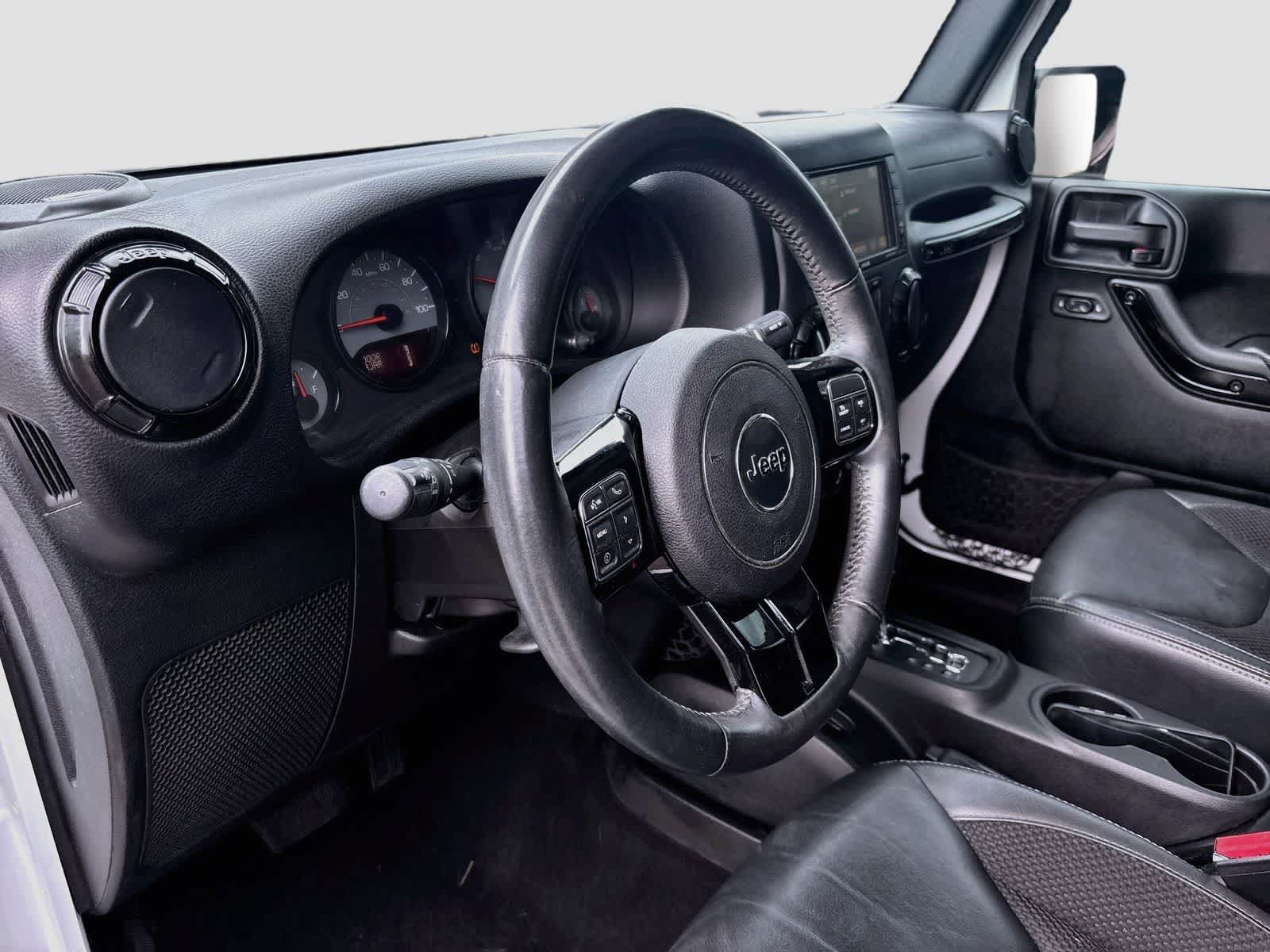 Used 2017 Jeep Wrangler Unlimited Sahara AWD/4WD image 9