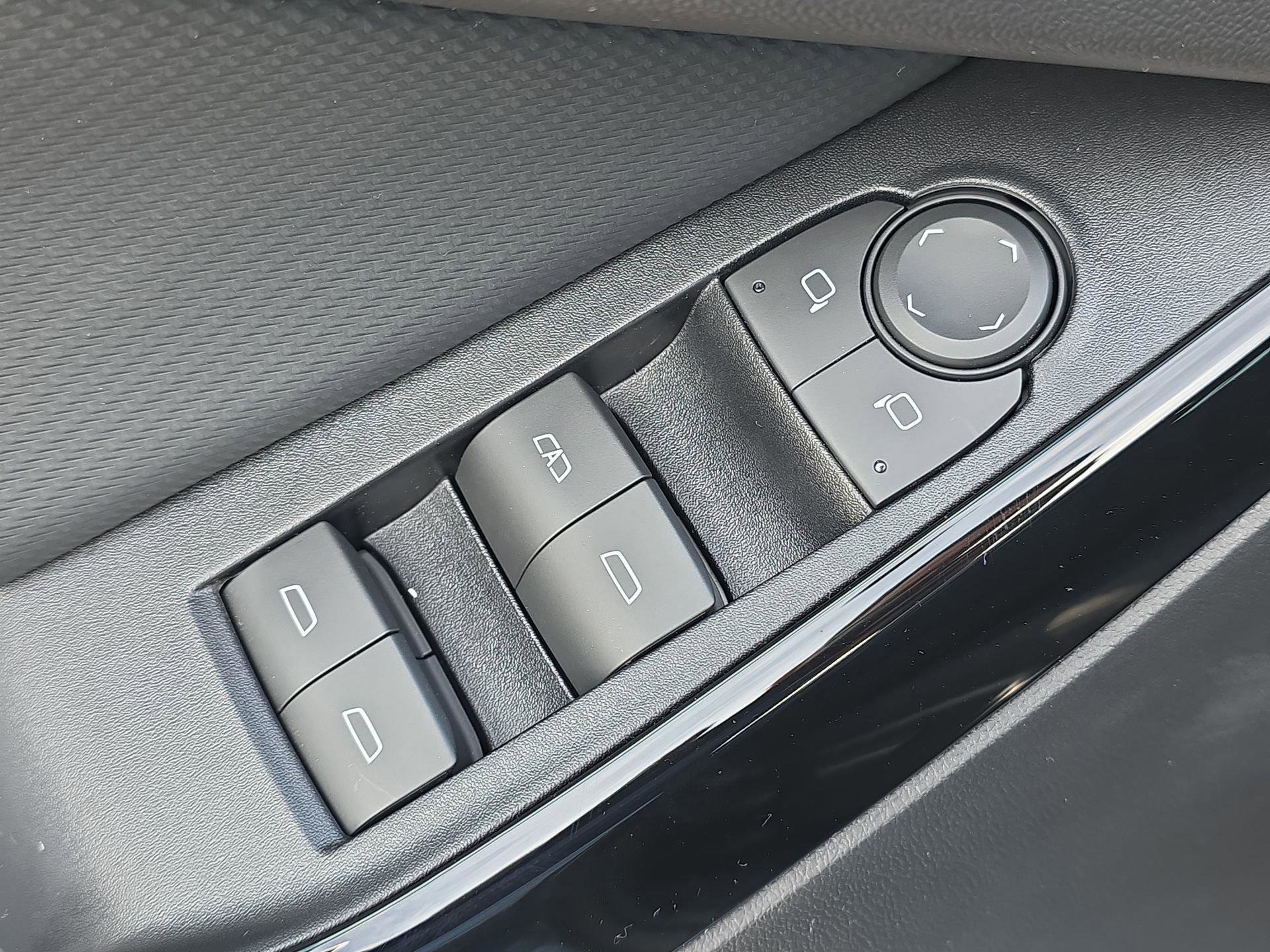 New 2026 Chevrolet Equinox LT w/ Safety and Technology Package image 28