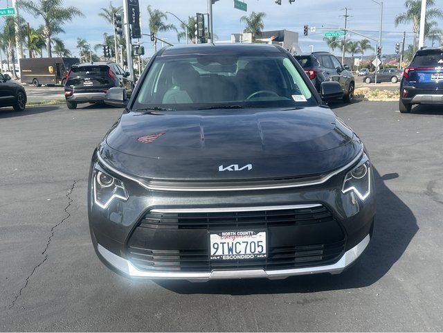 Certified 2025 Kia Niro LX image 2