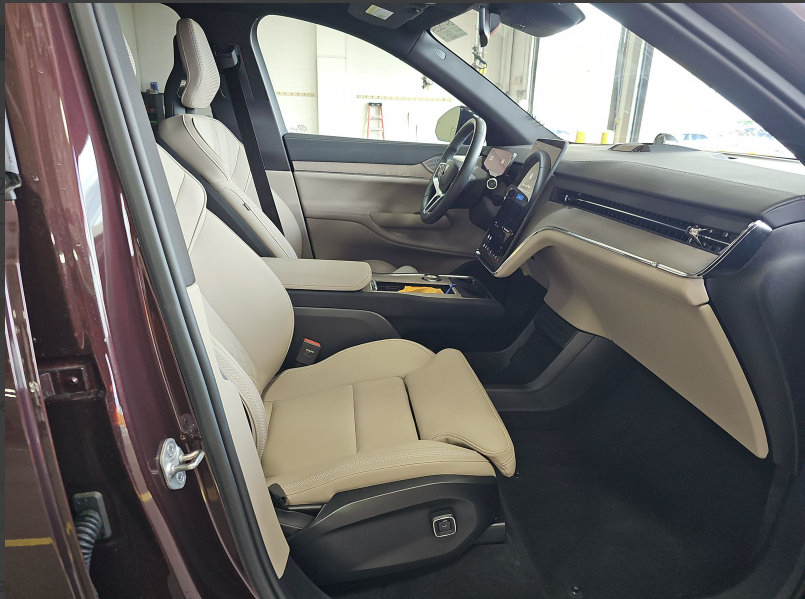 Used 2025 Volvo EX90 Ultra AWD/4WD image 16