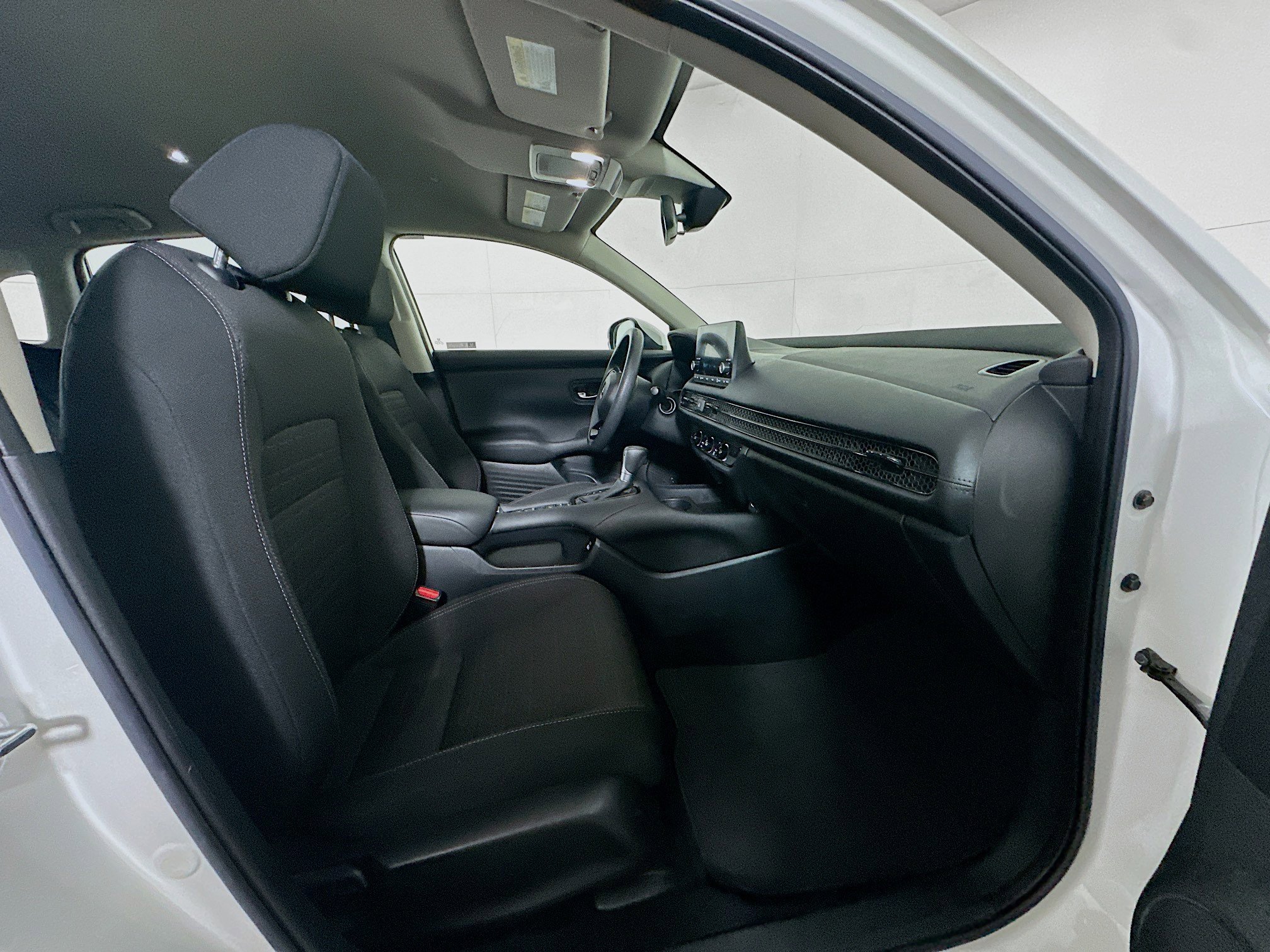 Used 2023 Honda HR-V LX image 28