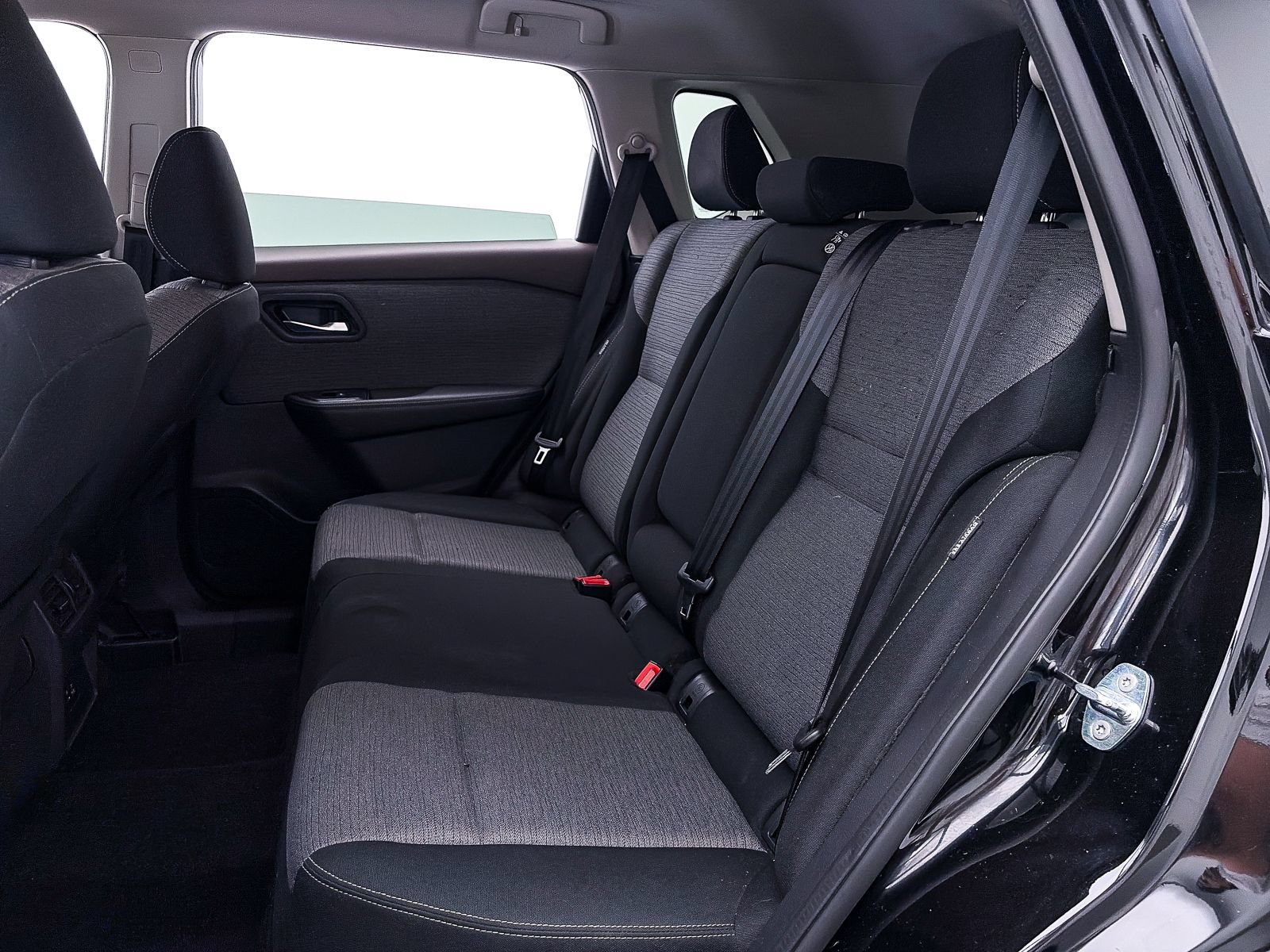 Used 2022 Nissan Rogue SV FWD image 37