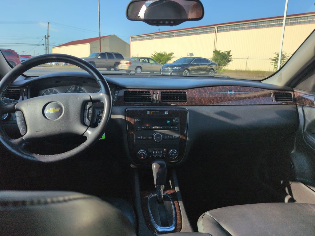 Used 2013 Chevrolet Impala LTZ FWD image 12