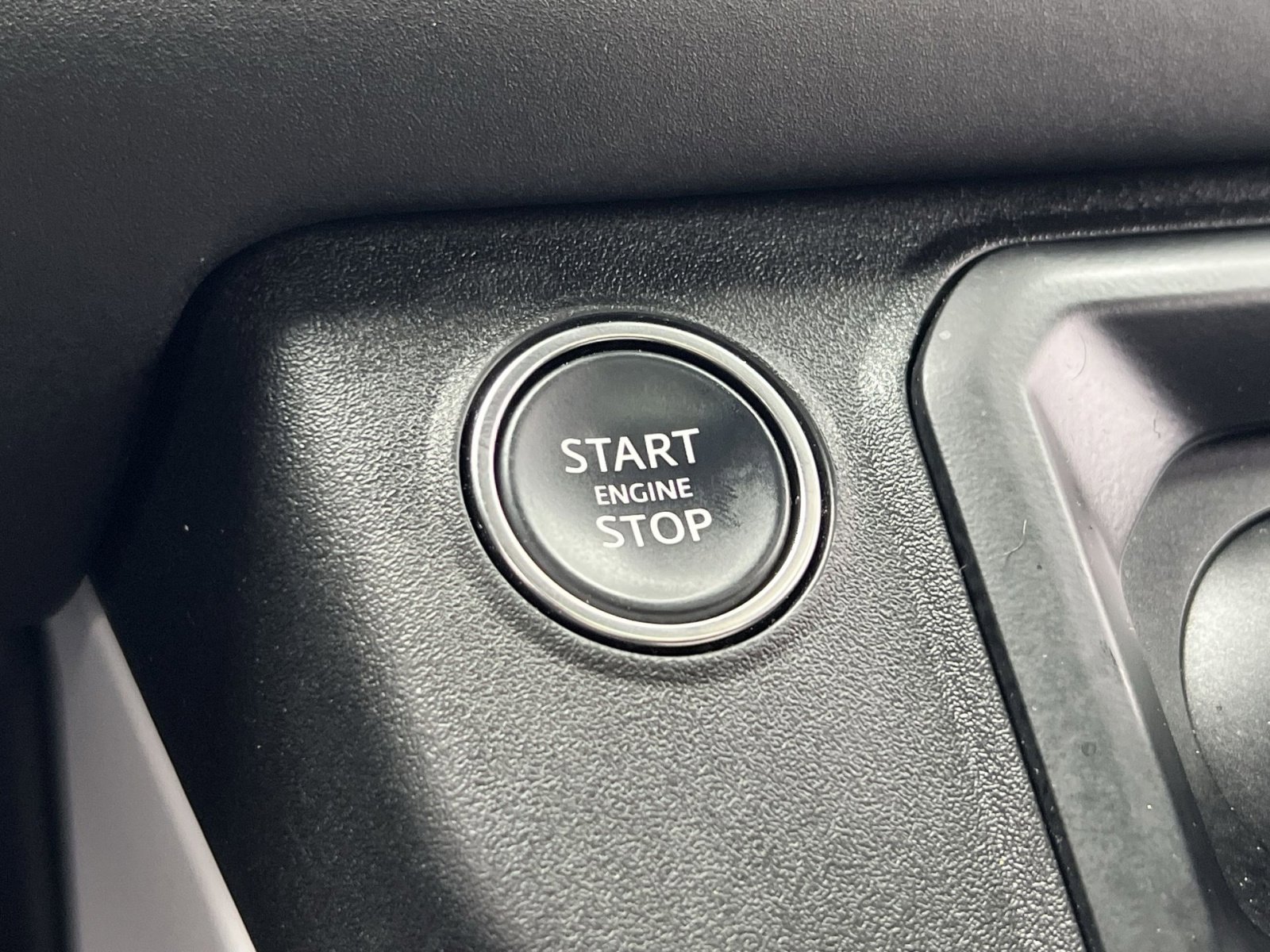 Used 2025 Land Rover Defender 110 S image 29