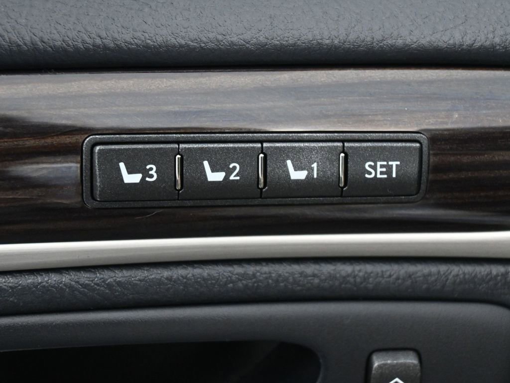 Used 2016 Lexus LS 460 w/ Comfort Package image 4