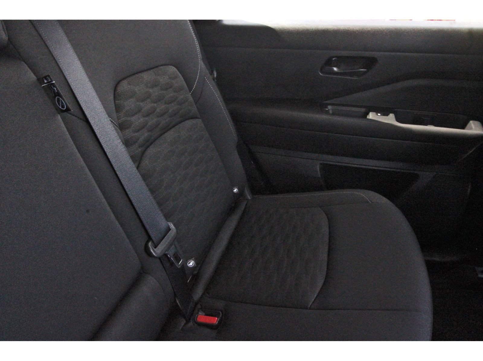Used 2024 Nissan Pathfinder SV FWD image 15