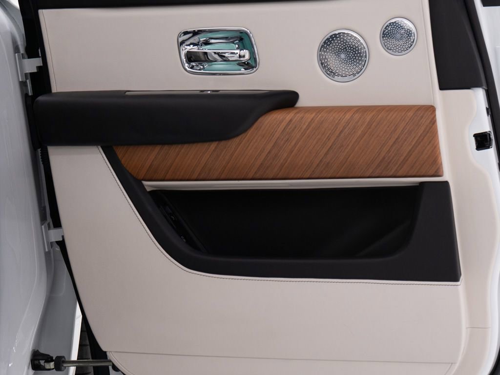 Certified 2020 Rolls-Royce Cullinan image 23