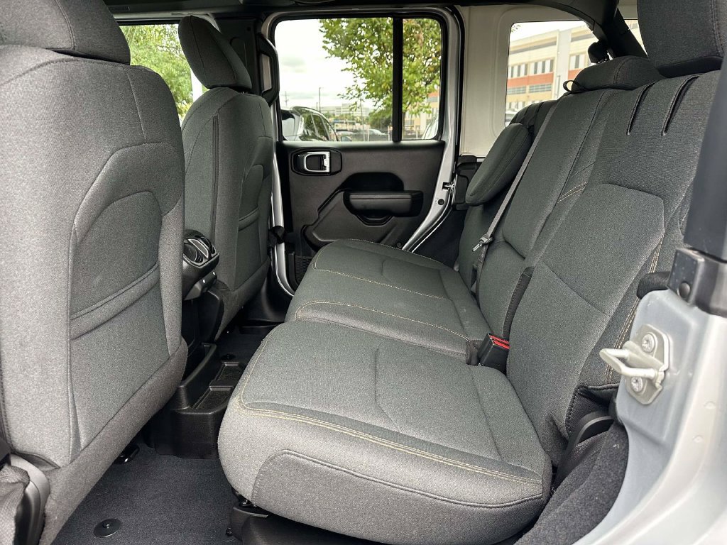 Used 2024 Jeep Wrangler Unlimited w/ Convenience Group AWD/4WD image 15