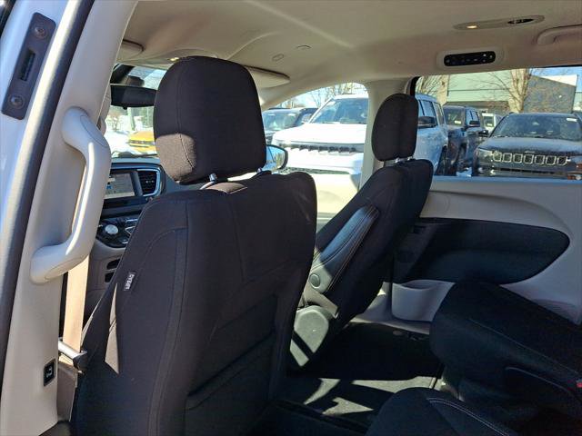 Used 2023 Chrysler Voyager LX image 20