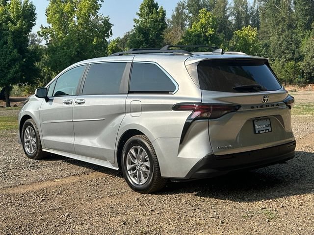 Used 2025 Toyota Sienna XLE w/ XLE Plus Package AWD/4WD image 7