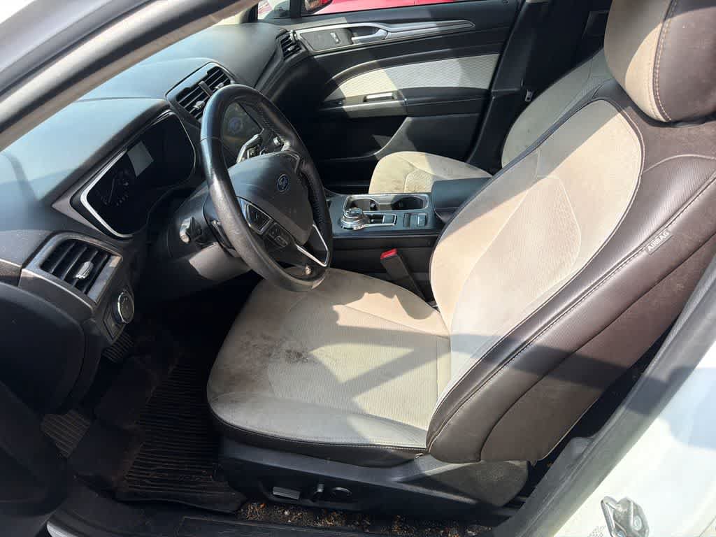 Used 2019 Ford Fusion SE w/ Equipment Group 151A FWD image 8