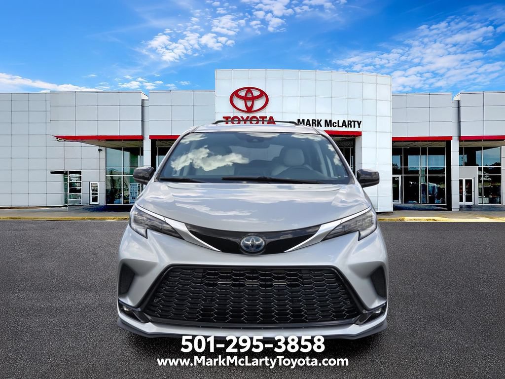 Used 2021 Toyota Sienna XSE w/ XSE Plus Package FWD image 8