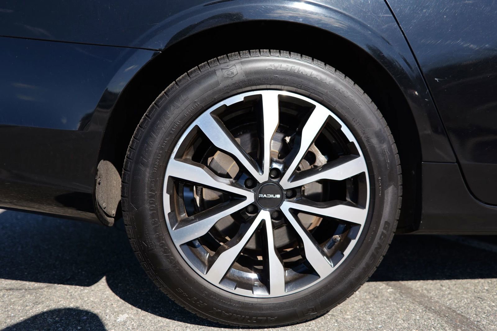 Used 2021 Volvo S90 T6 Momentum image 14