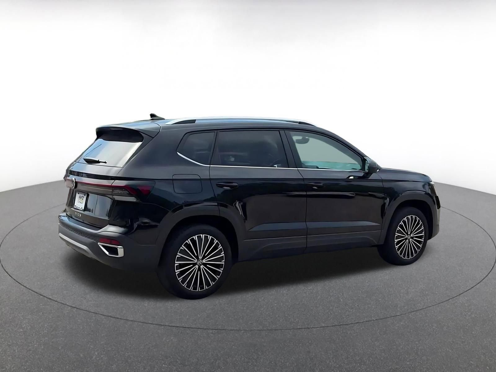 Used 2025 Volkswagen Taos SE FWD image 14