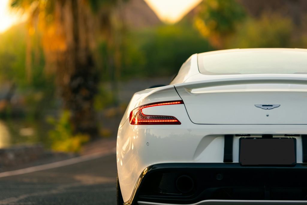 Used 2015 Aston Martin Vanquish Coupe image 10