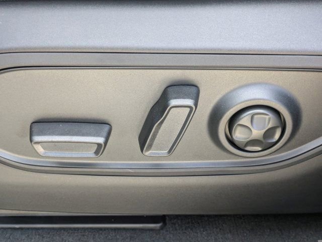 New 2025 Jeep Grand Cherokee Limited w/ Black Appearance Package image 18