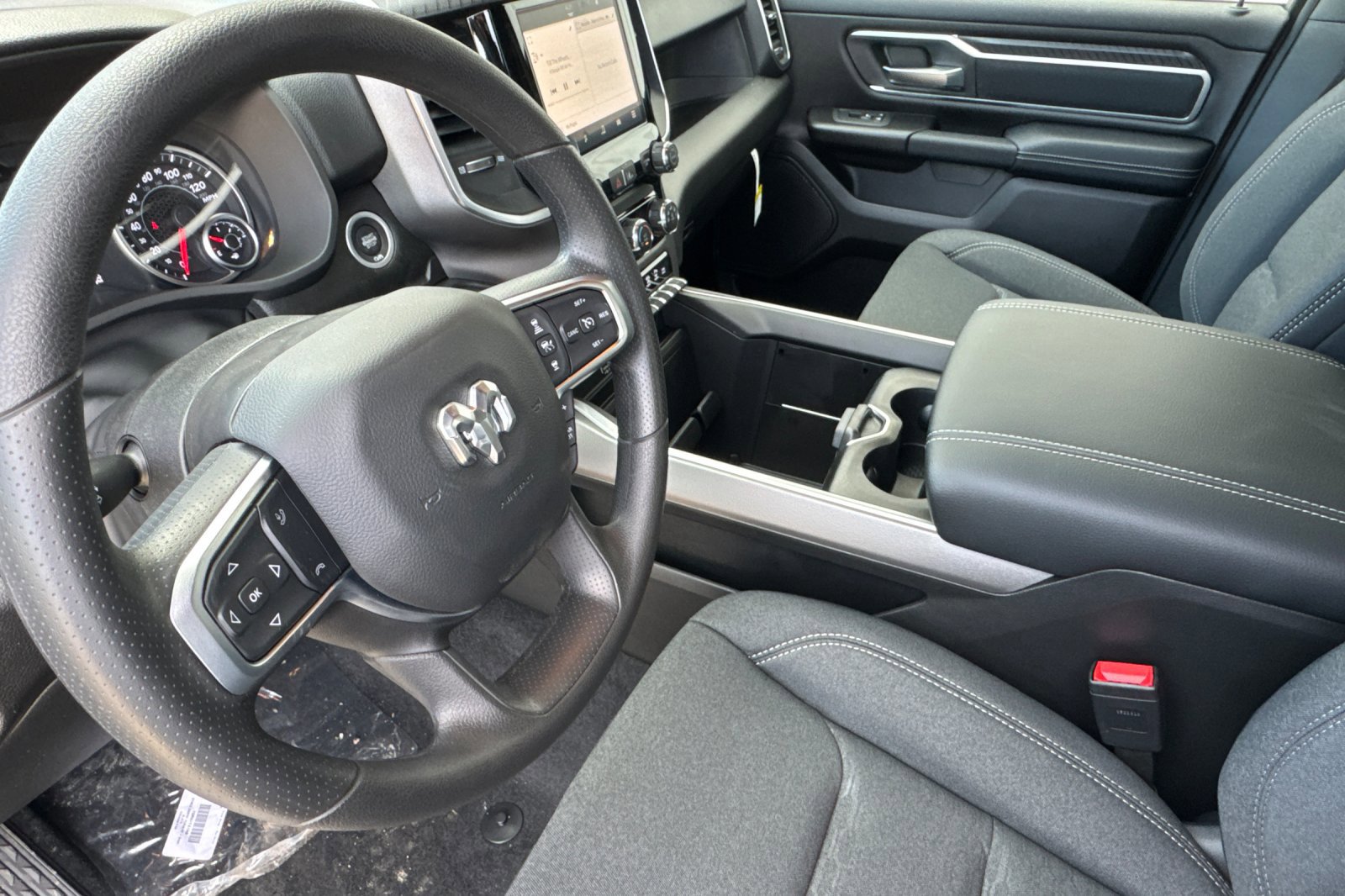 New 2026 RAM 1500 4x4 Crew Cab image 9