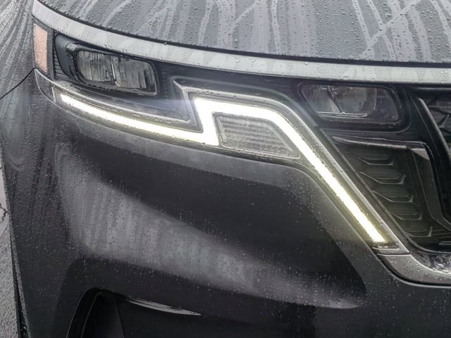 Used 2023 Kia Carnival LX image 10