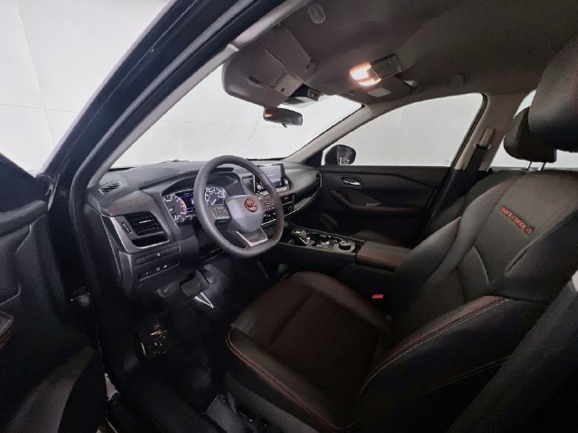 Used 2026 Nissan Rogue SV AWD/4WD image 17