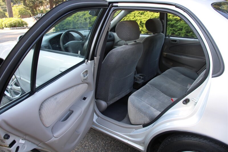 Used 2002 Toyota Corolla LE FWD image 14