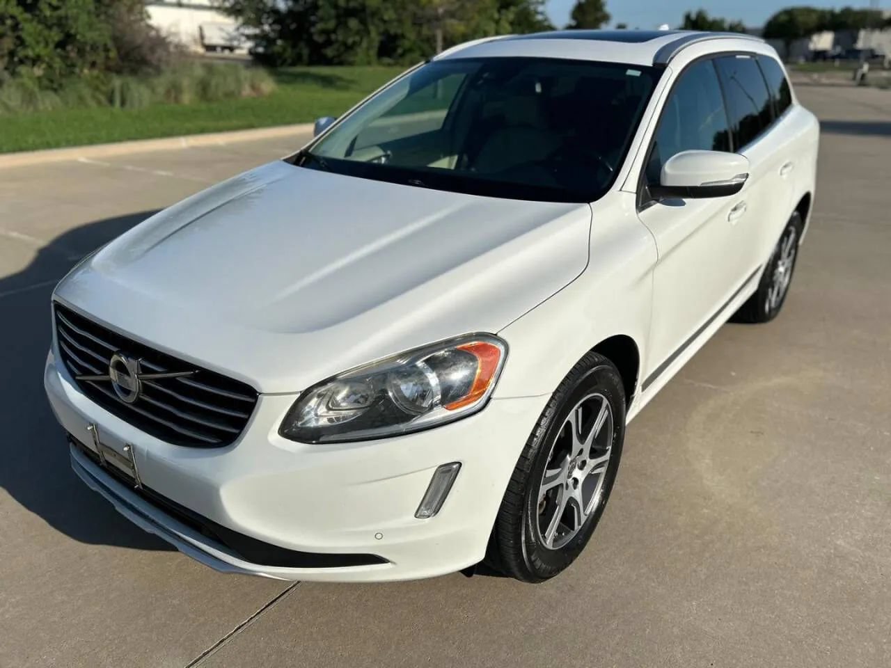 Used 2015 Volvo XC60 T6 Platinum AWD/4WD image 2