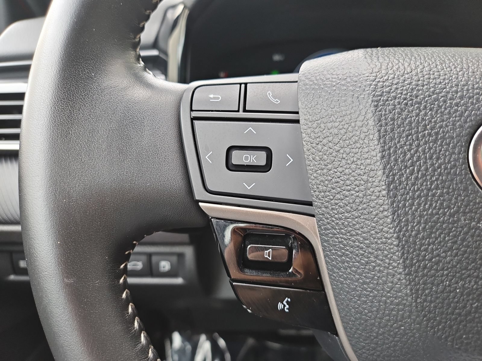 Used 2025 Toyota Camry SE FWD image 30