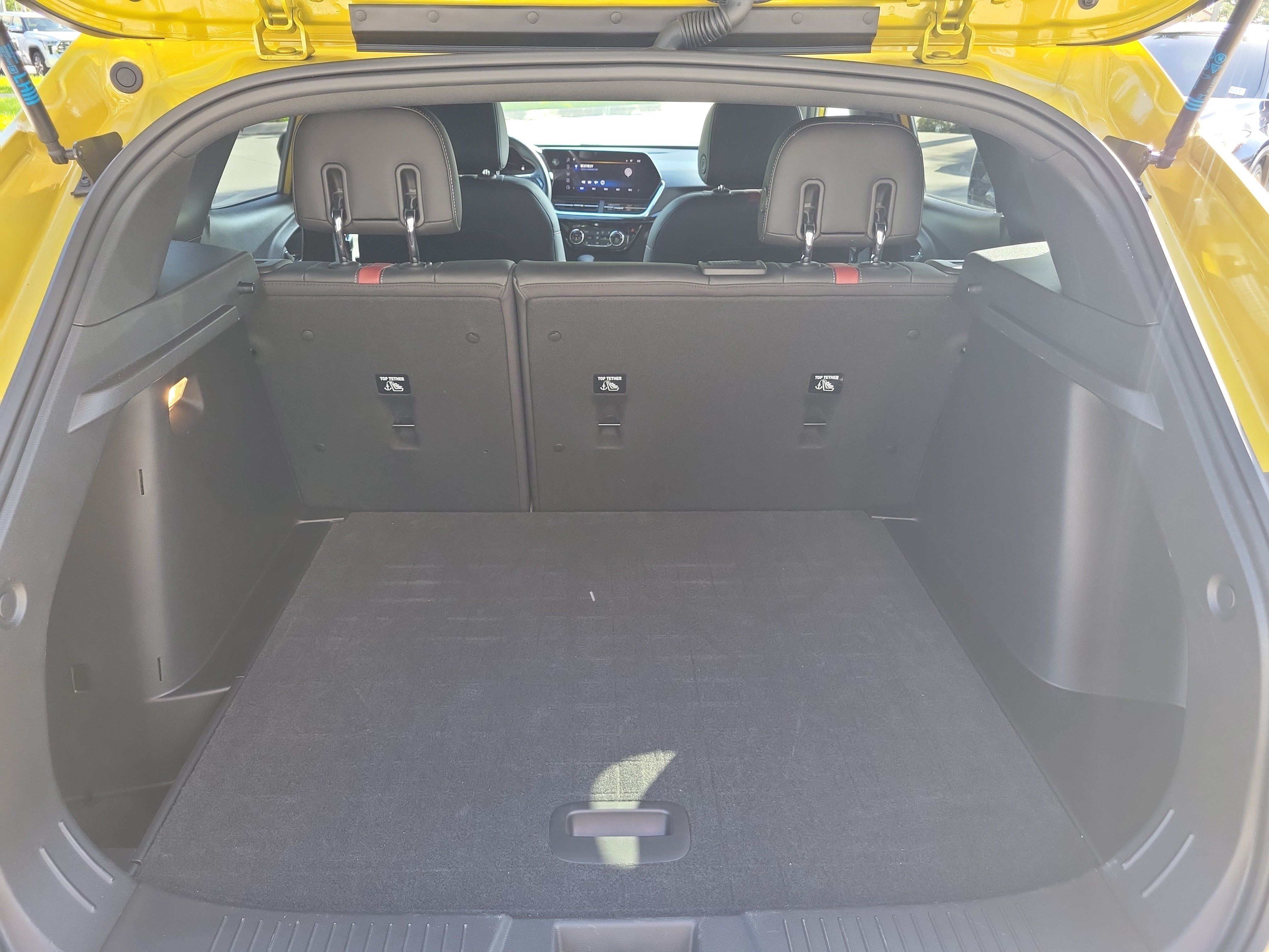 Used 2024 Chevrolet Trax RS w/ Sunroof Package FWD image 11