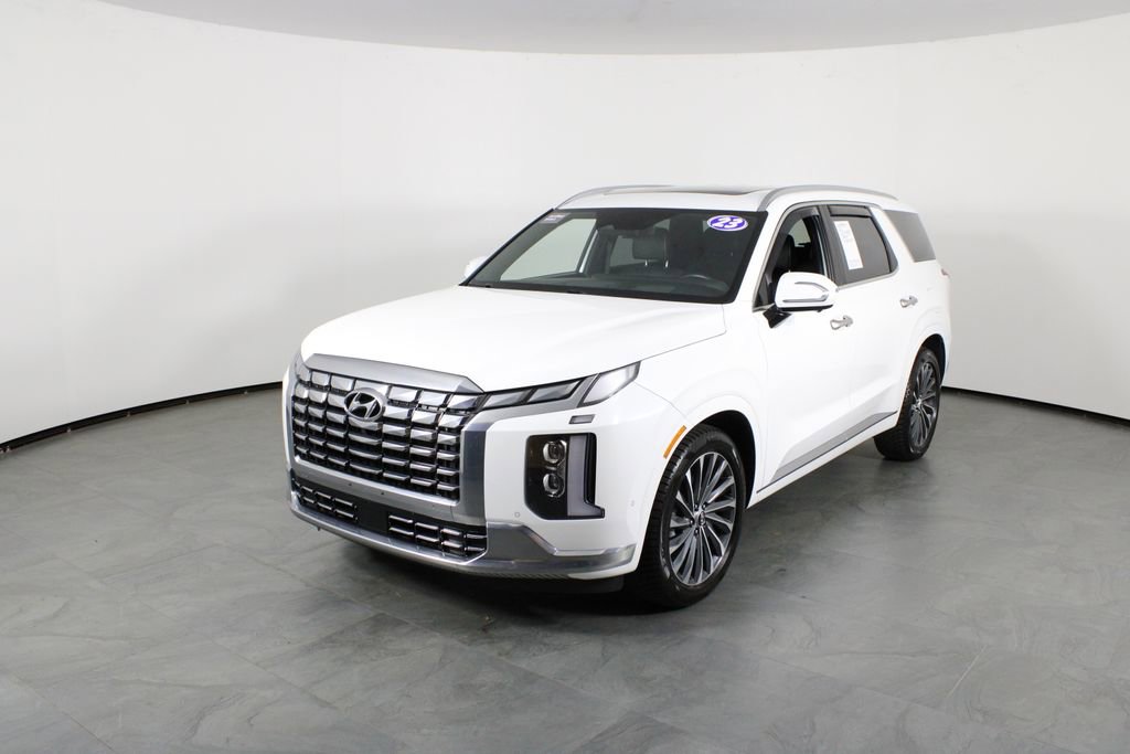 Used 2023 Hyundai Palisade Calligraphy image 2