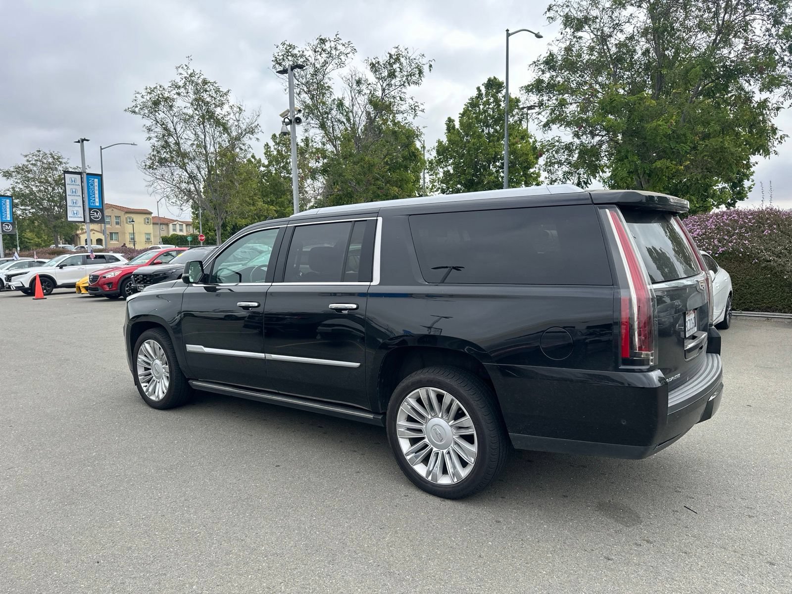 Used 2020 Cadillac Escalade ESV Platinum AWD/4WD image 4