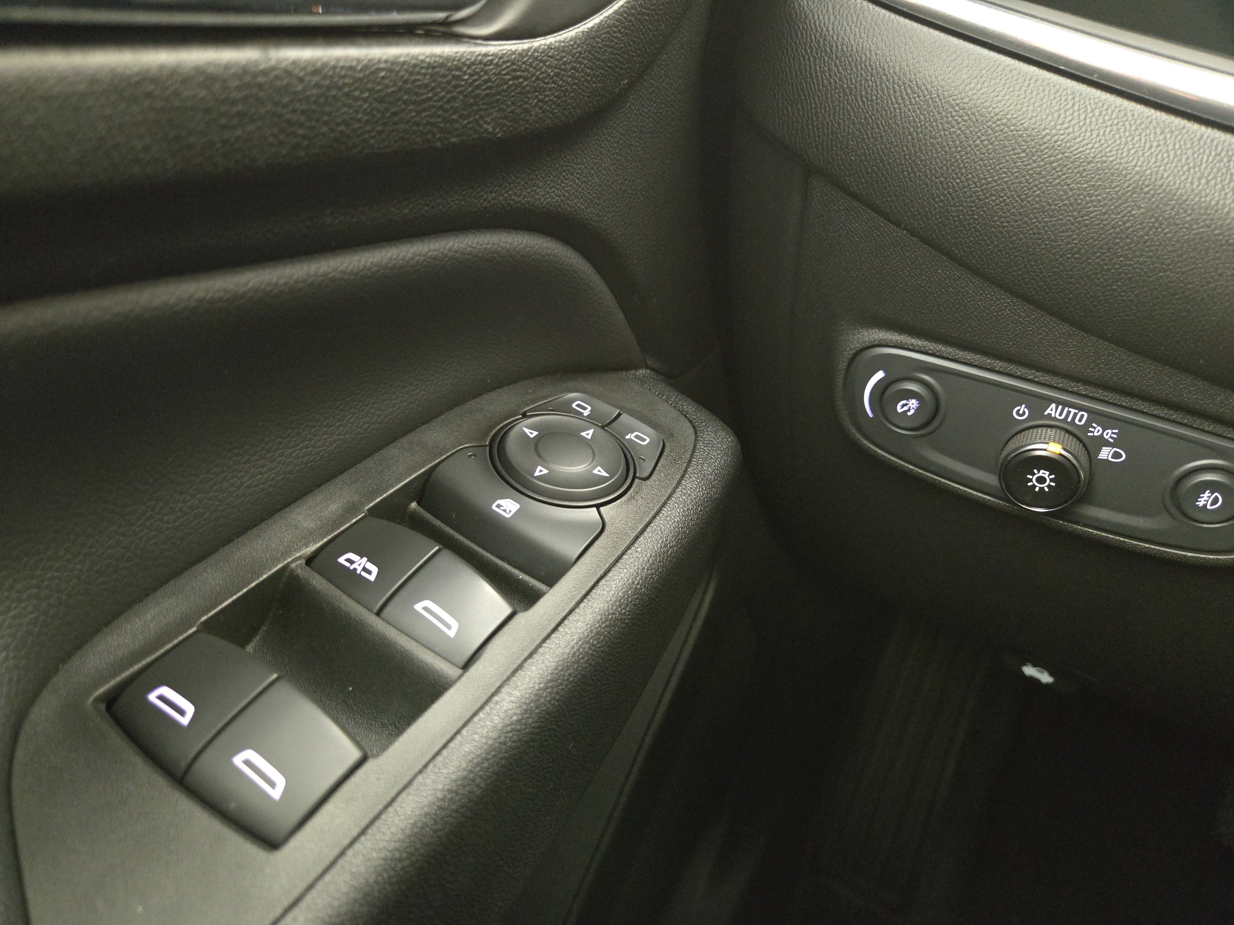 Used 2020 Chevrolet Equinox LT image 29