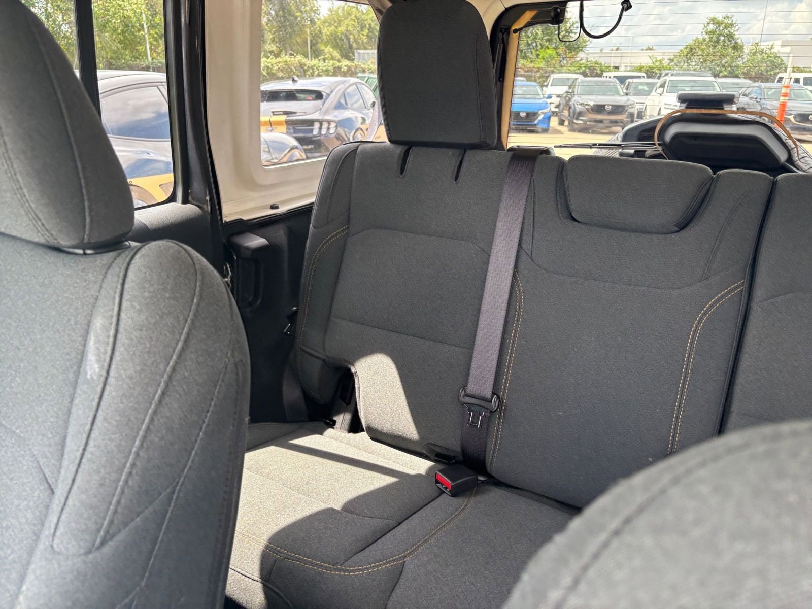 Used 2025 Jeep Wrangler Sahara image 38