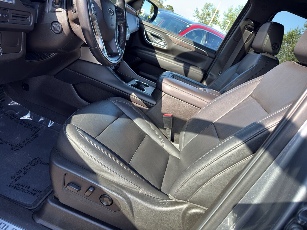 Used 2021 Chevrolet Suburban Z71 w/ Luxury Package AWD/4WD image 13