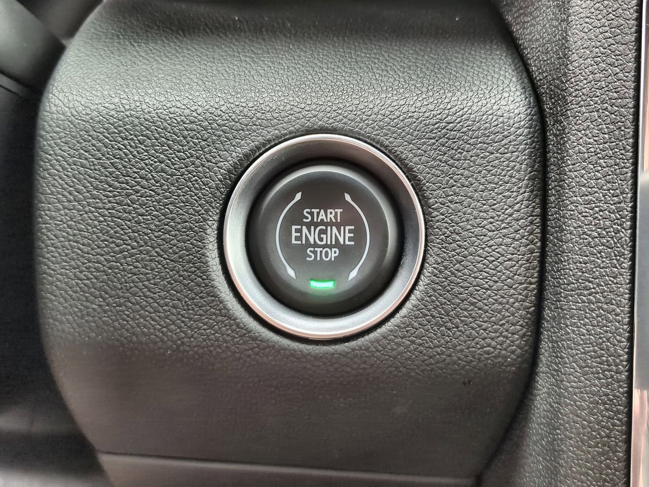 Used 2025 GMC Acadia Elevation image 17