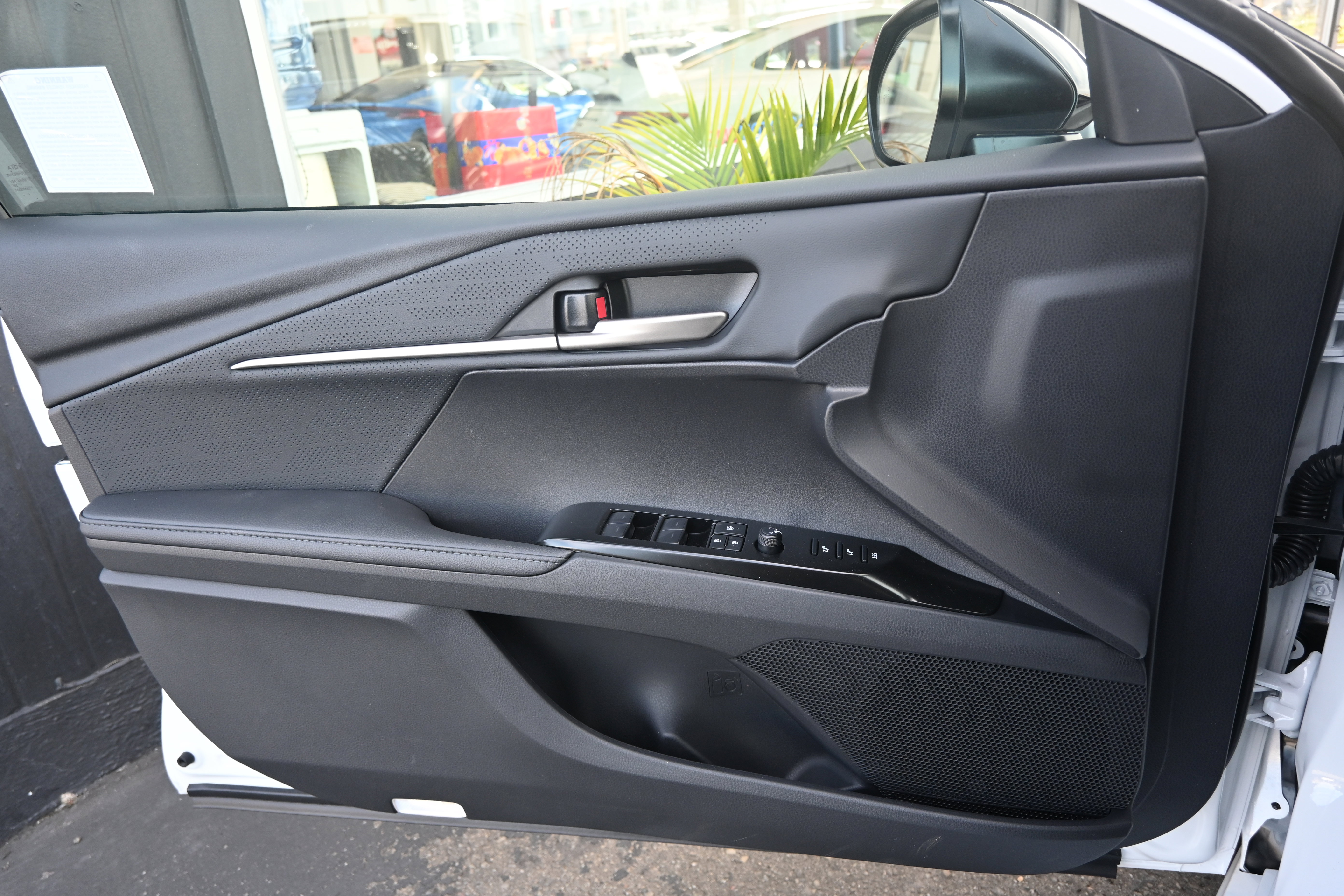 Used 2026 Toyota Camry Hybrid image 36