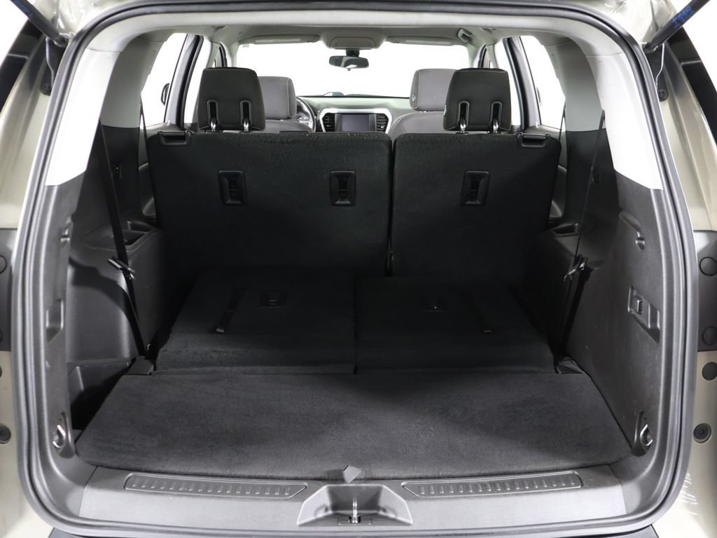 Used 2019 GMC Acadia SLE AWD/4WD image 16