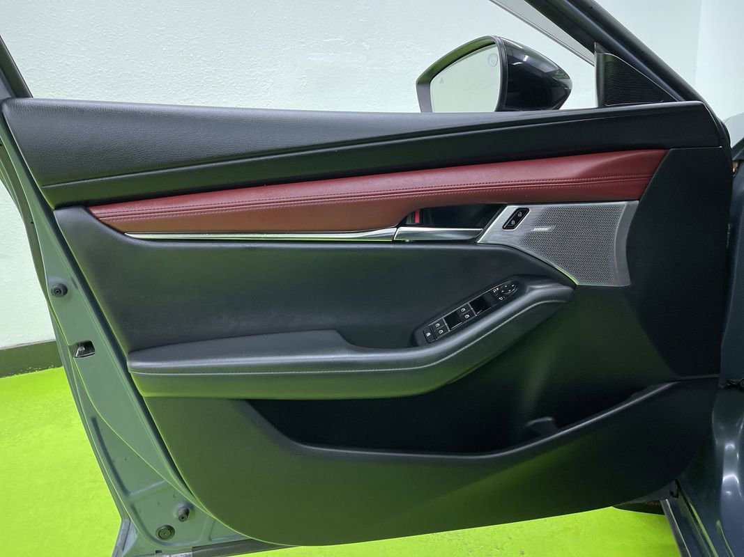 Used 2021 MAZDA MAZDA3 Hatchback w/Premium Plus Pkg image 15