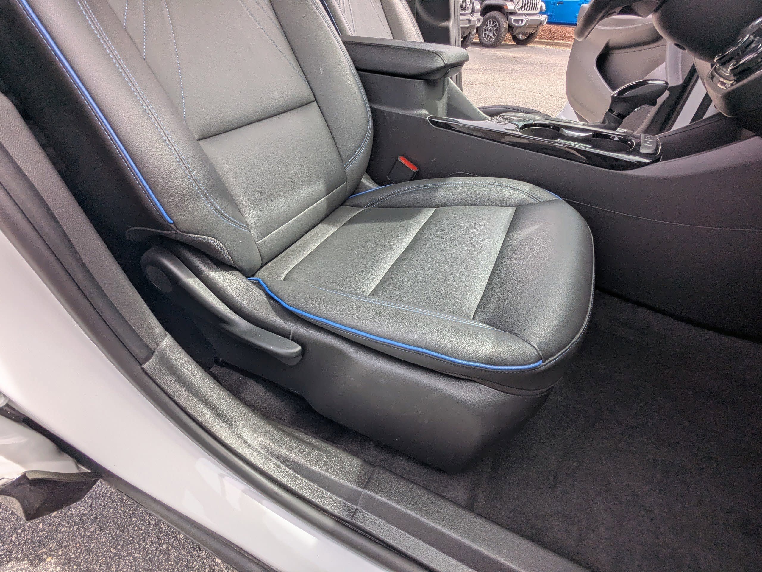 Used 2025 Buick Envista Sport Touring image 14