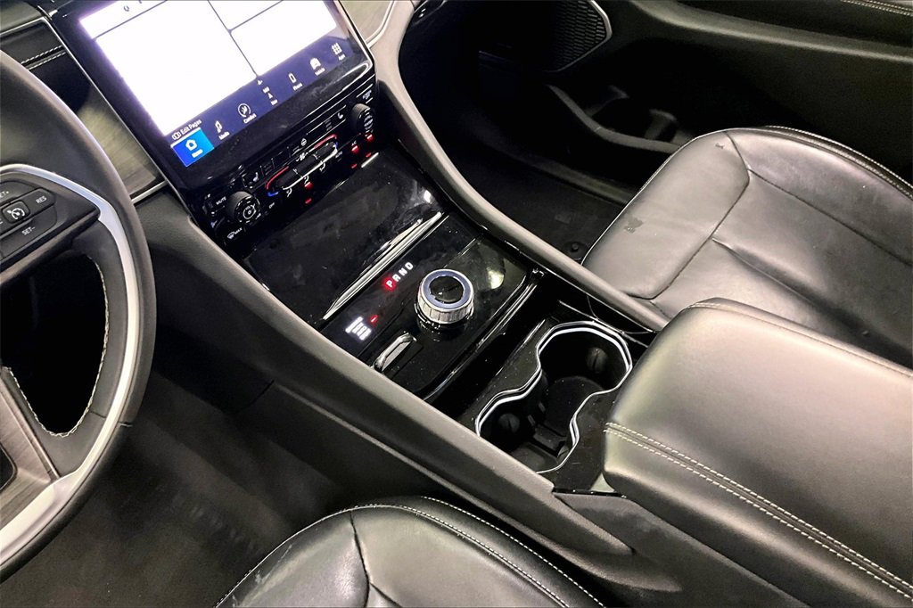 Used 2023 Jeep Grand Cherokee Limited w/ Black Appearance Package image 16