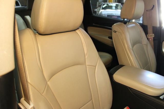 Used 2018 Buick Enclave Essence w/ Experience Buick Package AWD/4WD image 11