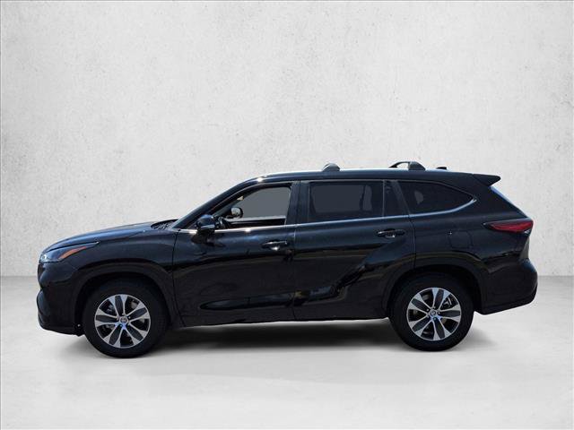 Used 2023 Toyota Highlander XLE FWD image 5