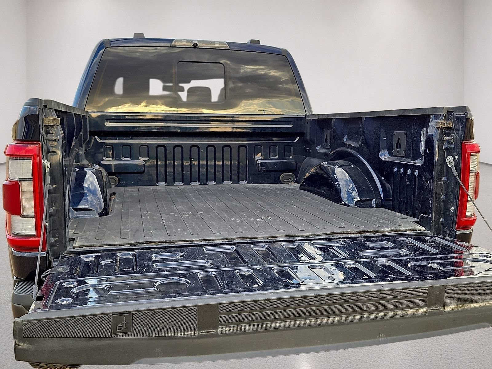 Used 2023 Ford F150 Raptor w/ Raptor 37 Performance Package AWD/4WD image 13