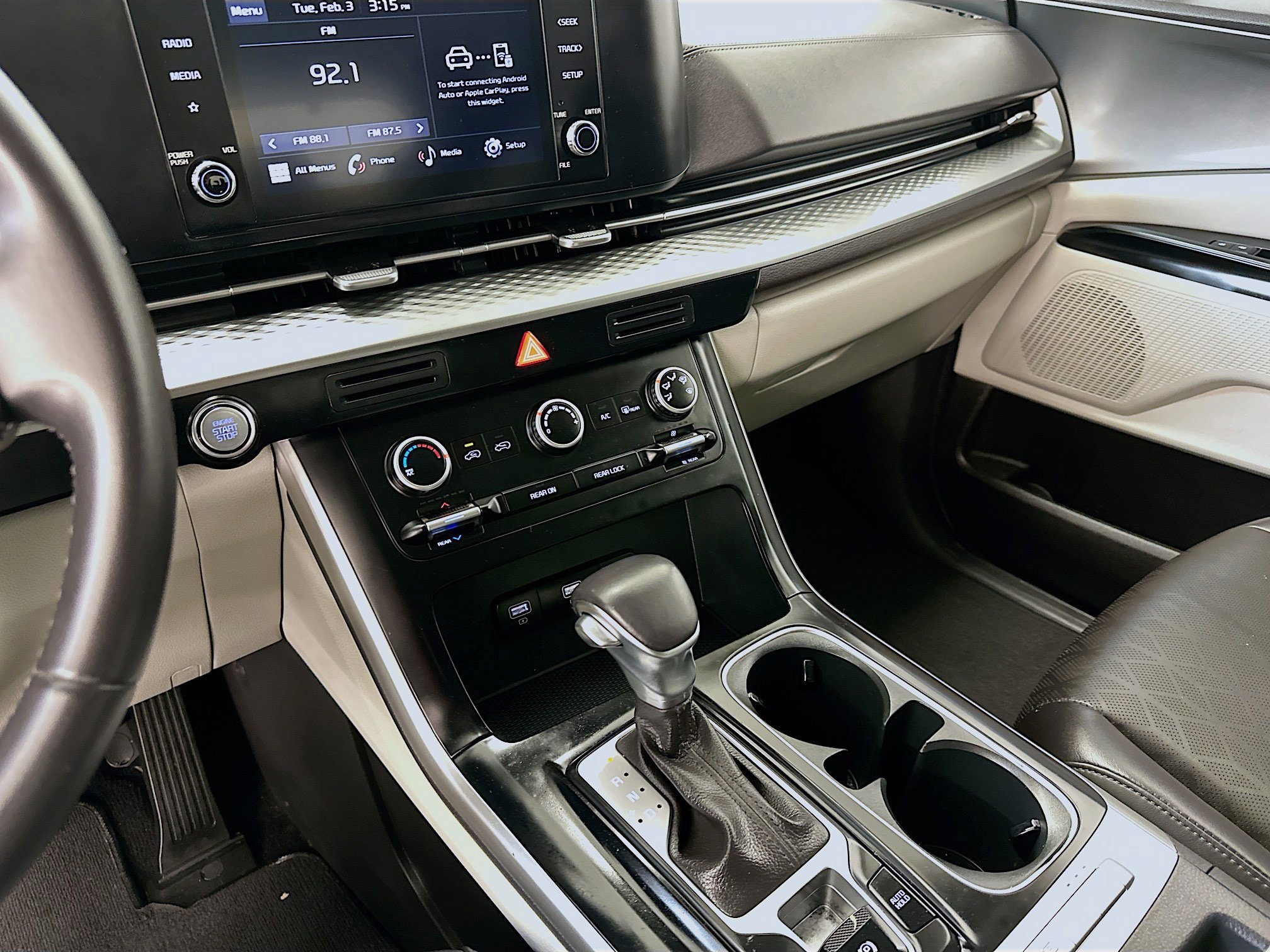 Used 2024 Kia Carnival LX image 25