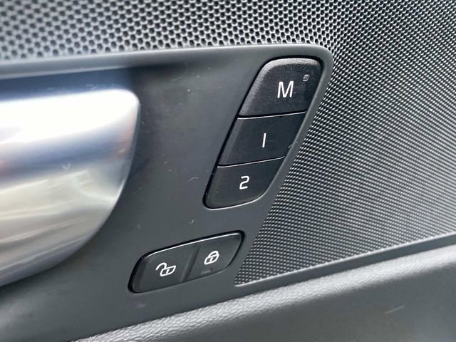 Used 2021 Volvo XC60 T5 Momentum w/ Protection Package Premier image 14